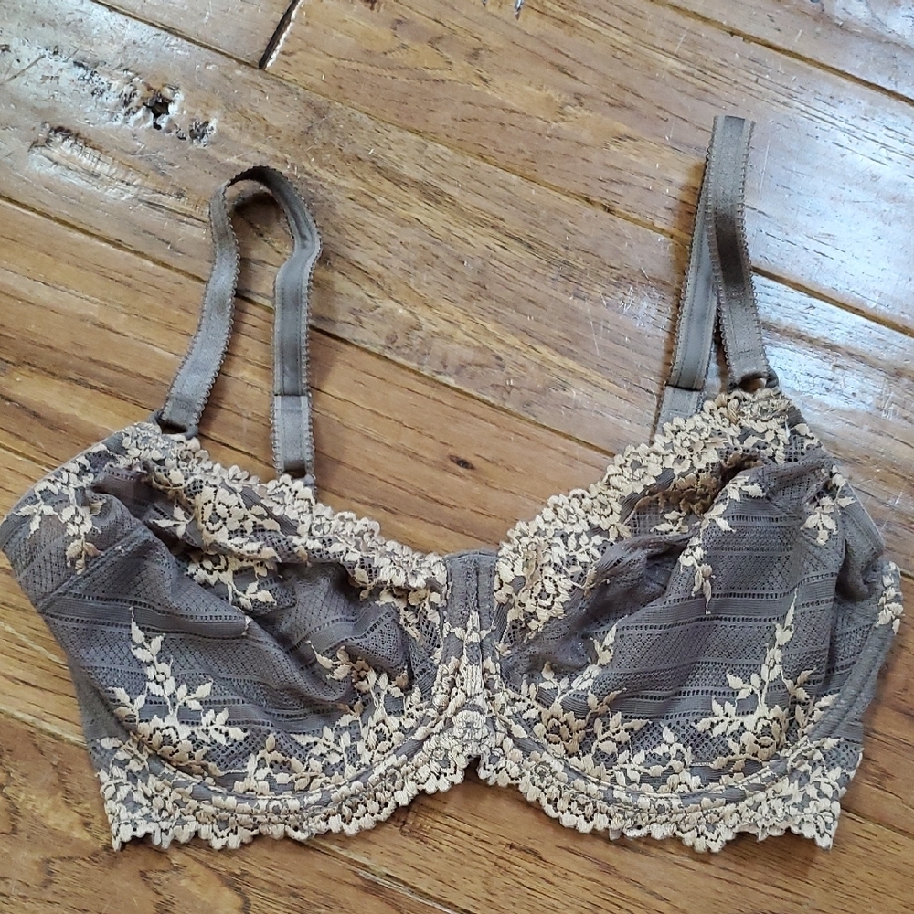 Wacoal Embrace Lace Bra in Taupe and Beige